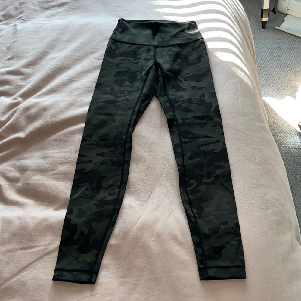 Camo lululemon leggings/ running tights